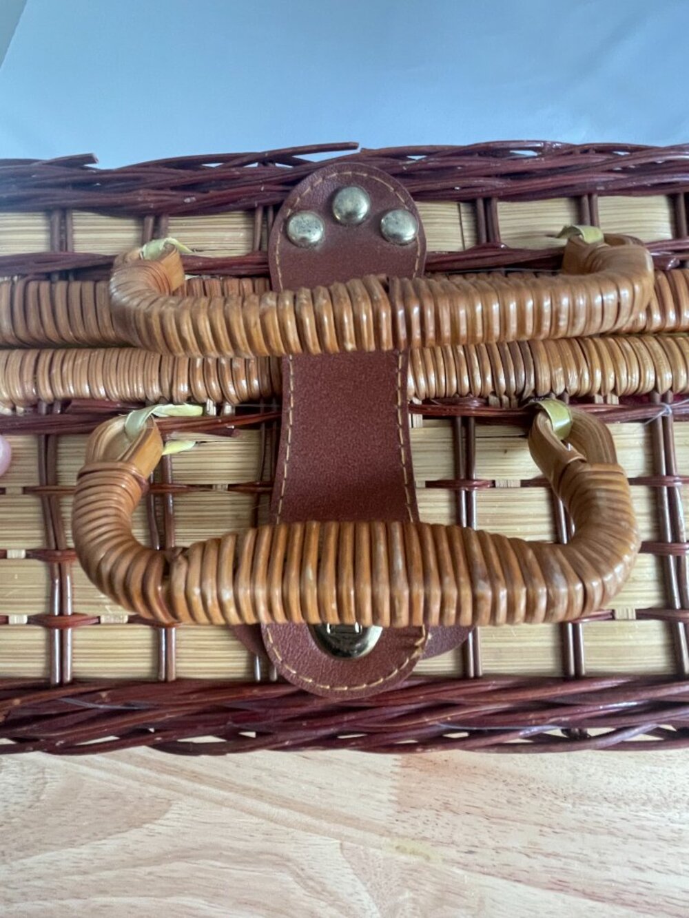 Elizabeth Arden Vintage Picnic Basket Set Wicker Red Gingham 4 Person - Picture 6 of 10
